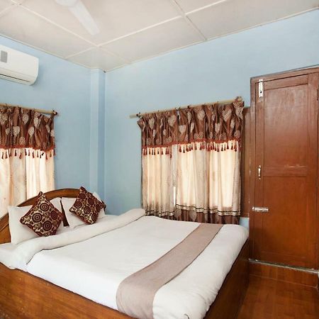 Spot On 486 Hotel Holy Lodge Sauraha Kültér fotó