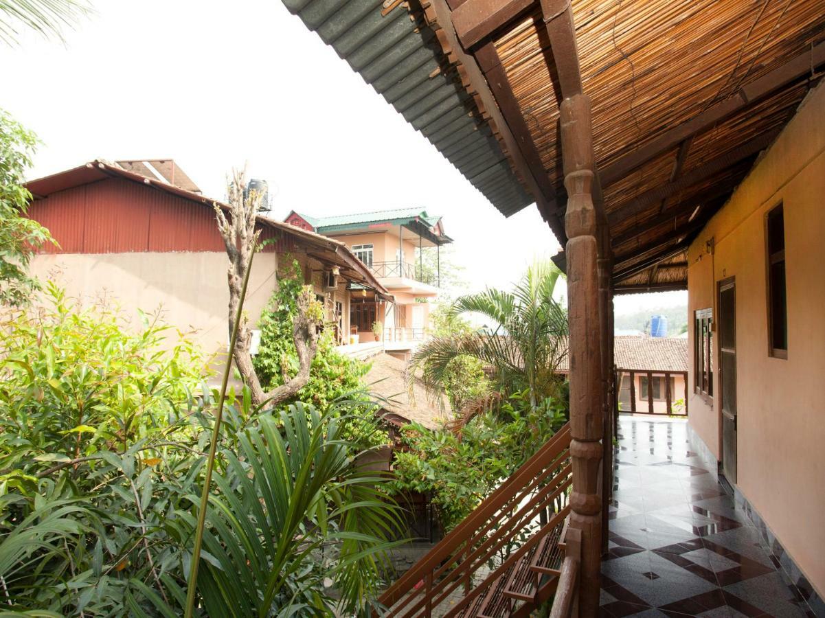 Spot On 486 Hotel Holy Lodge Sauraha Kültér fotó