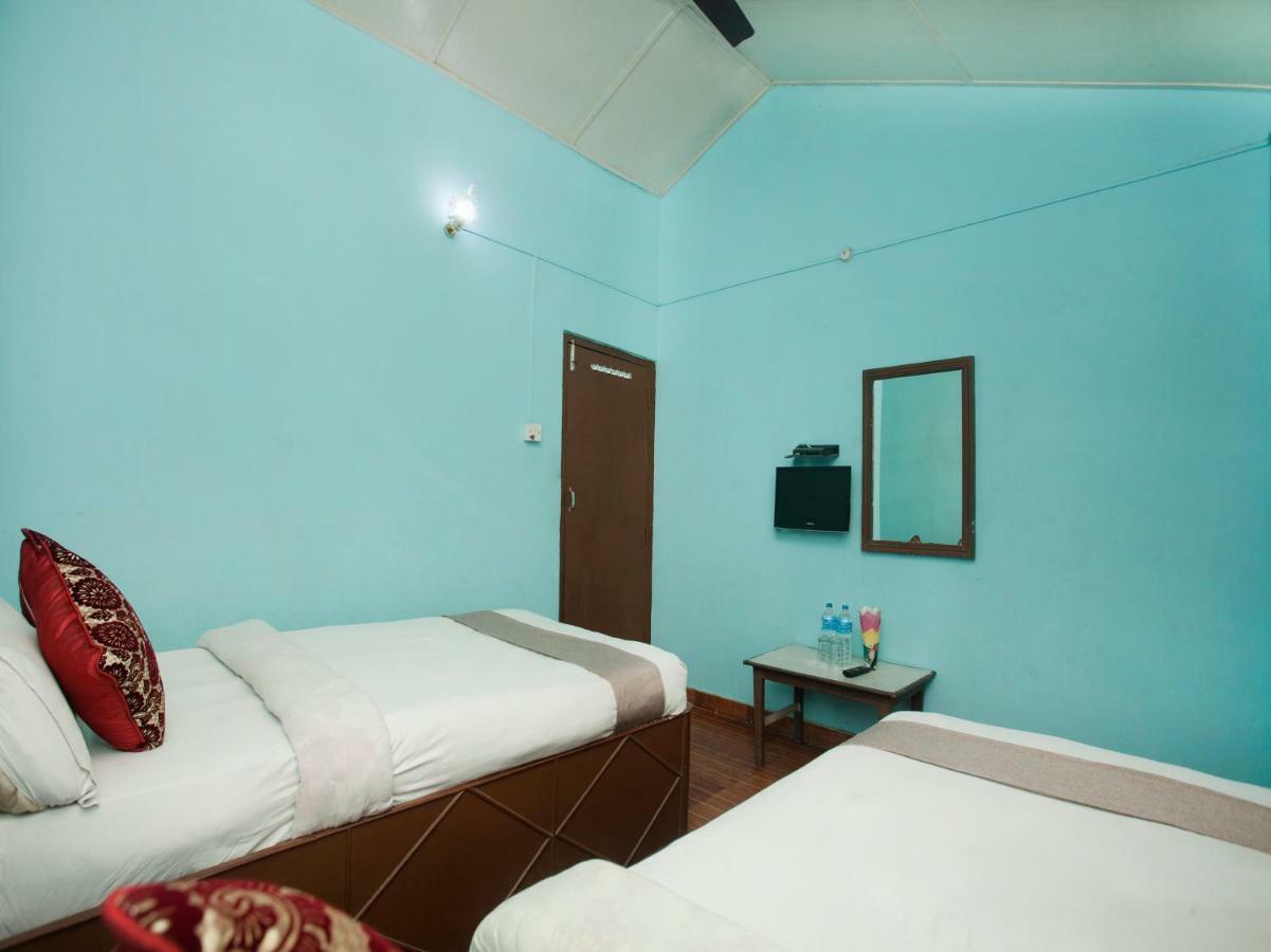 Spot On 486 Hotel Holy Lodge Sauraha Kültér fotó