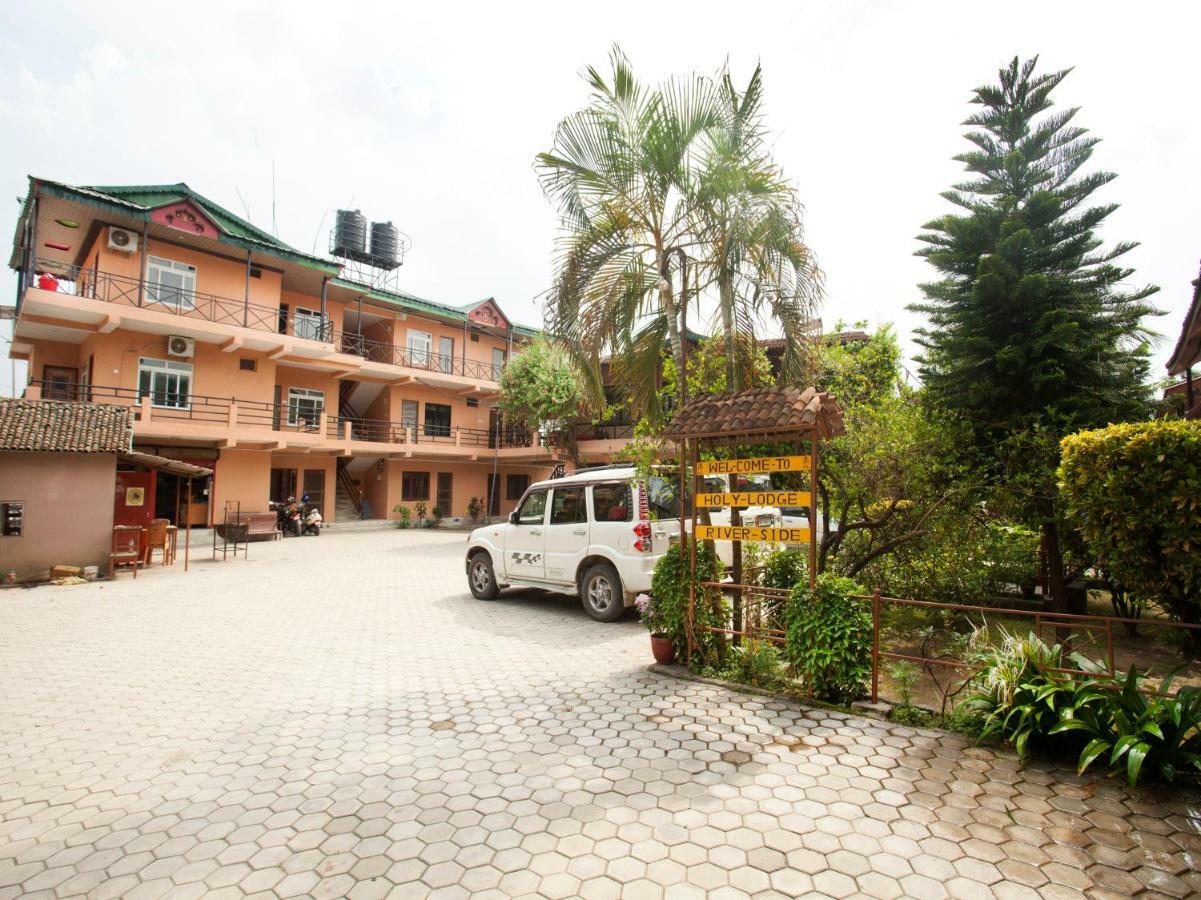 Spot On 486 Hotel Holy Lodge Sauraha Kültér fotó