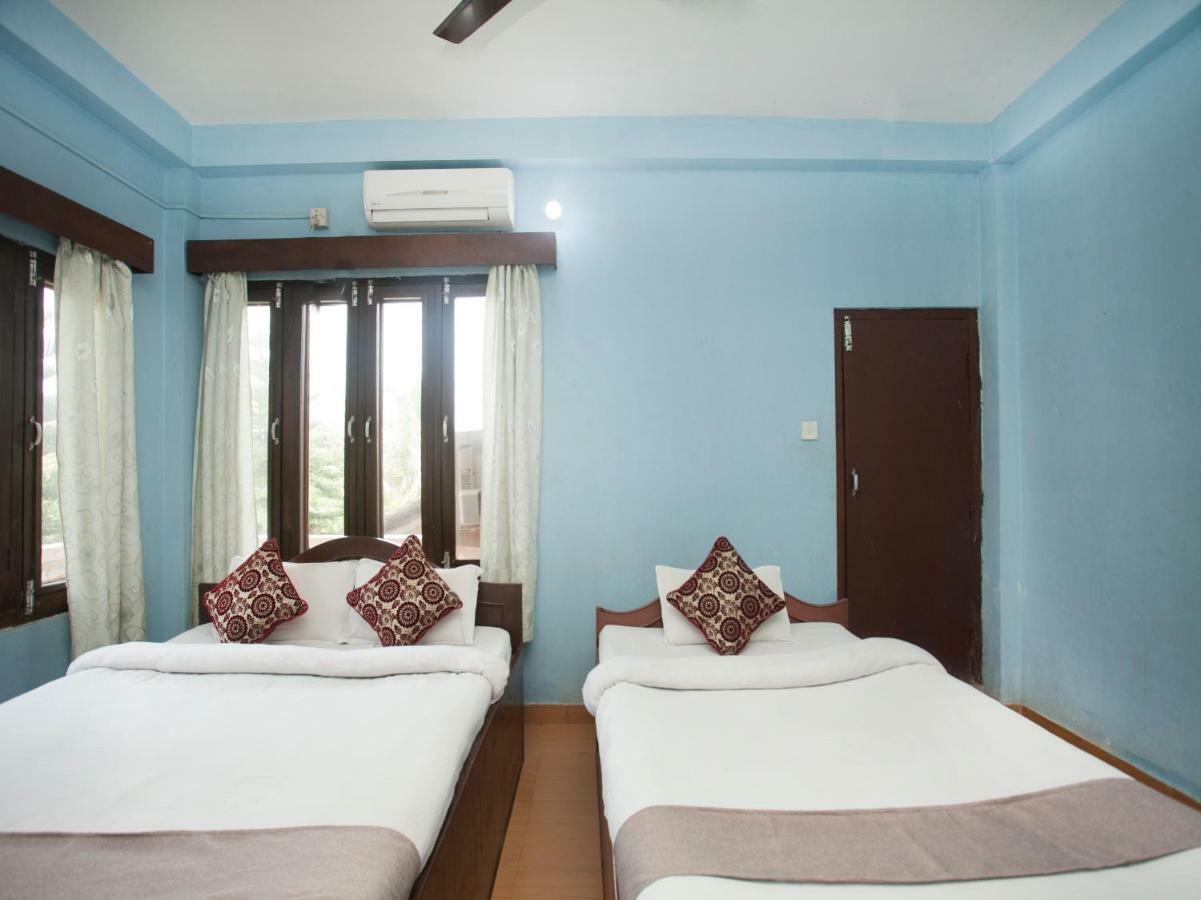 Spot On 486 Hotel Holy Lodge Sauraha Kültér fotó