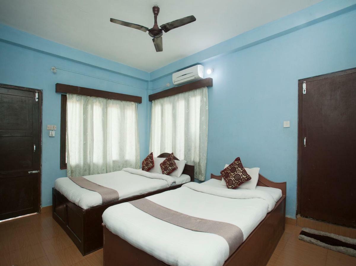 Spot On 486 Hotel Holy Lodge Sauraha Kültér fotó