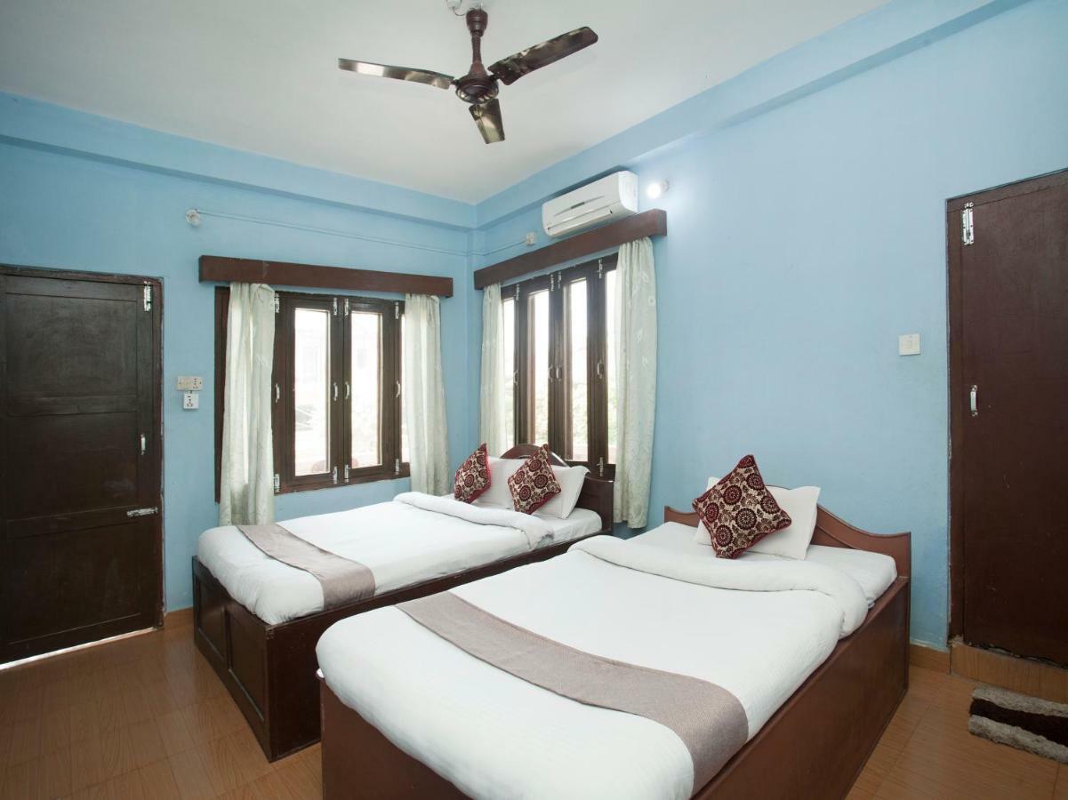 Spot On 486 Hotel Holy Lodge Sauraha Kültér fotó