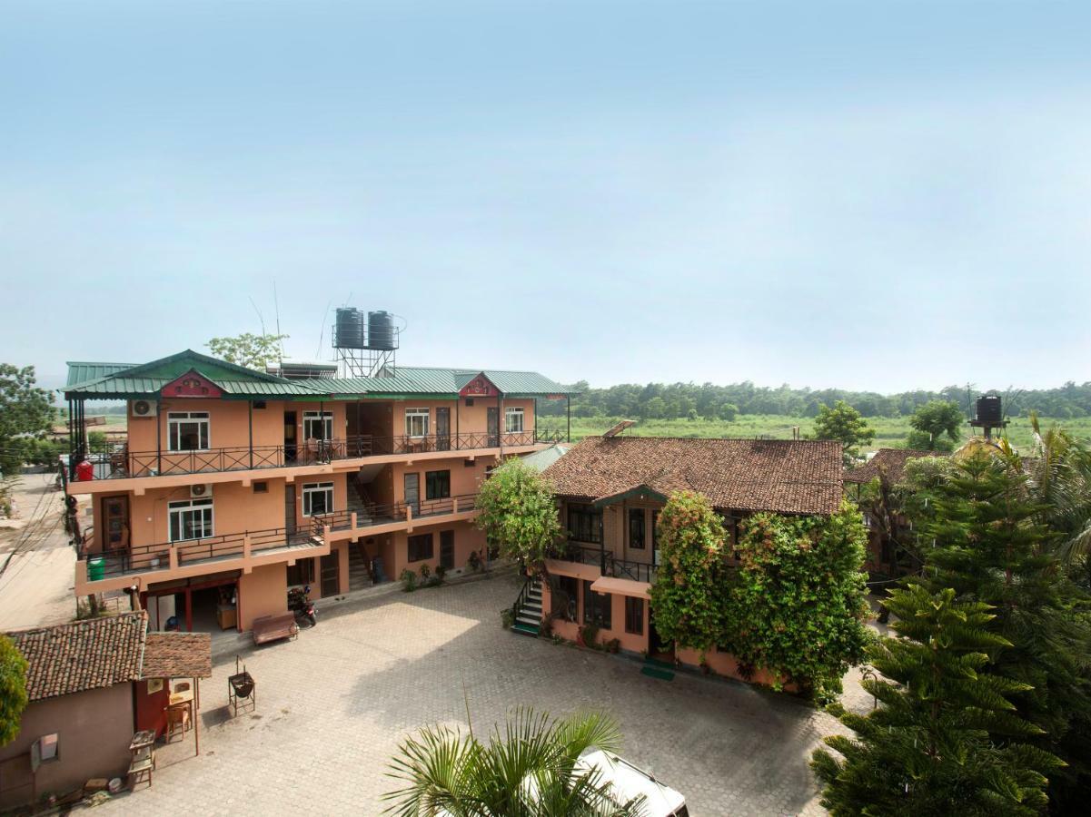 Spot On 486 Hotel Holy Lodge Sauraha Kültér fotó