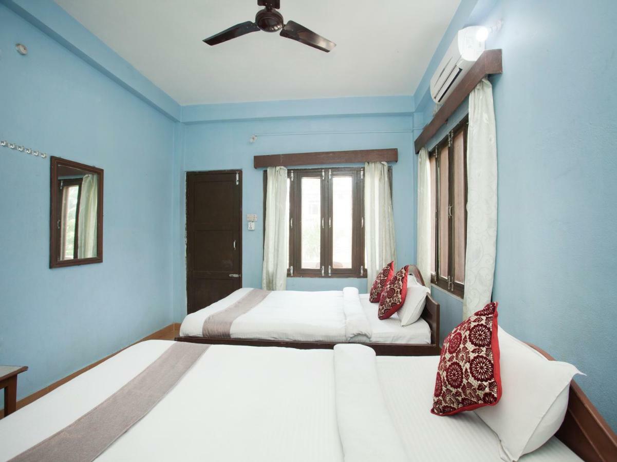 Spot On 486 Hotel Holy Lodge Sauraha Kültér fotó