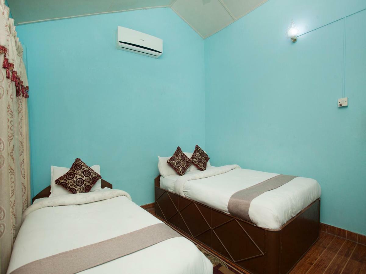 Spot On 486 Hotel Holy Lodge Sauraha Kültér fotó