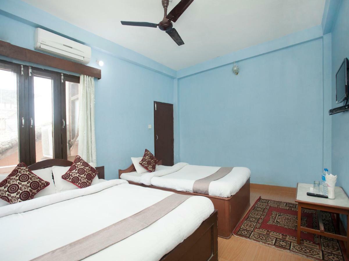 Spot On 486 Hotel Holy Lodge Sauraha Kültér fotó