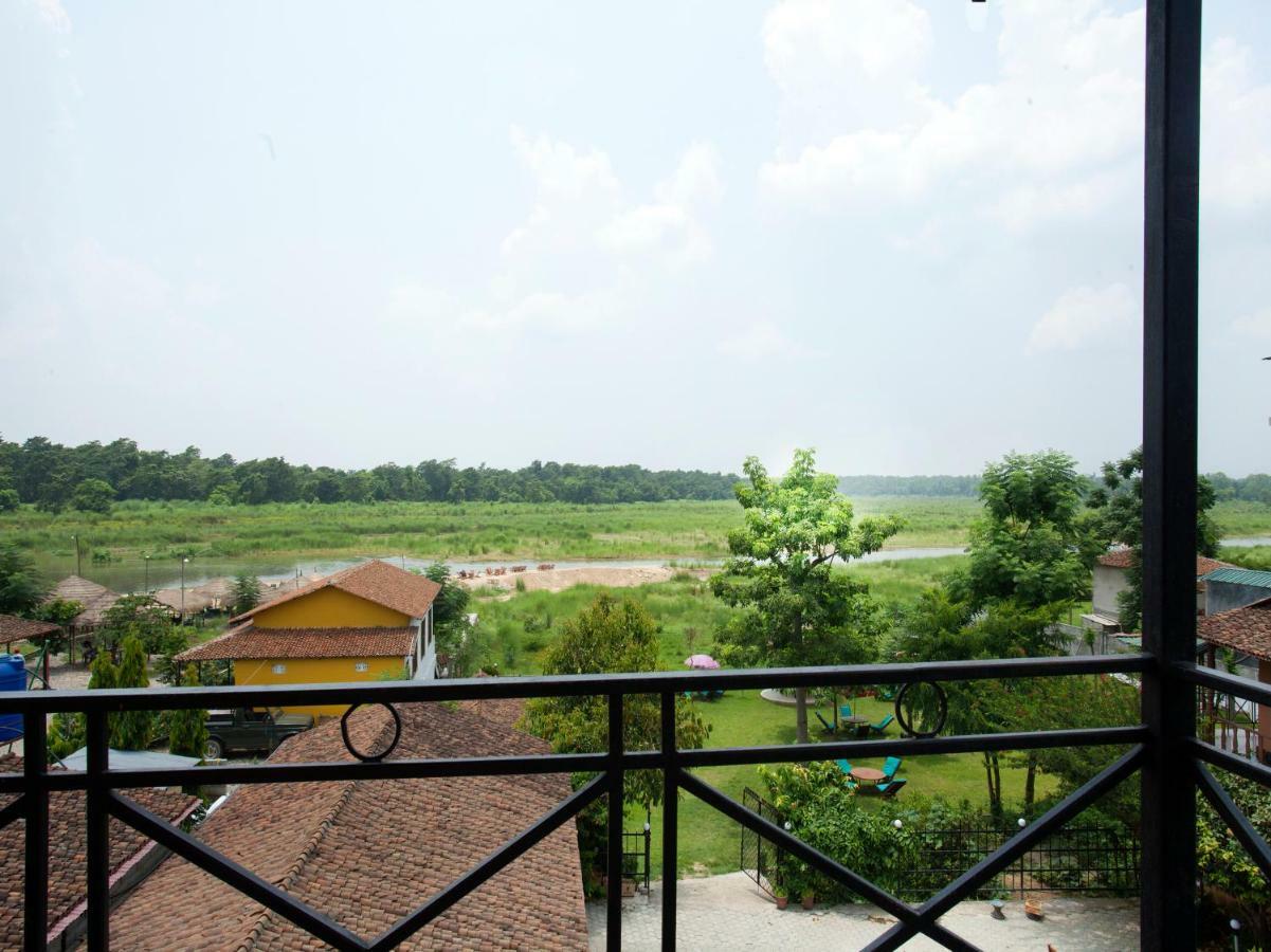Spot On 486 Hotel Holy Lodge Sauraha Kültér fotó
